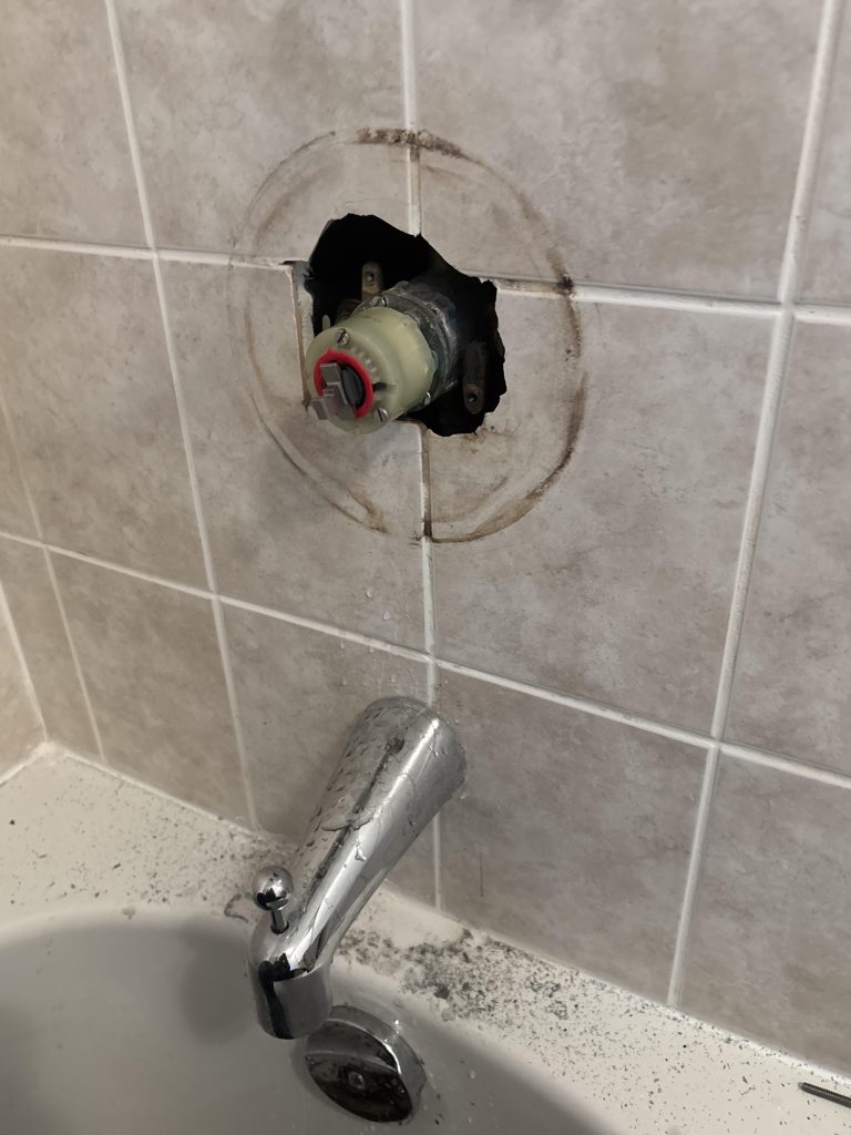 Only Getting Very Hot or Very Cold Water? Call a Toronto Plumber