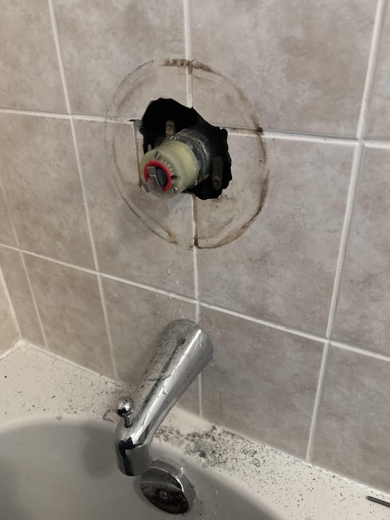 Only Getting Very Hot or Very Cold Water? Call a Toronto Plumber
