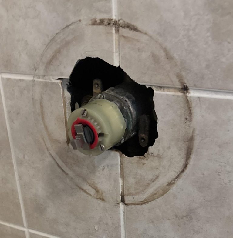 Only Getting Very Hot or Very Cold Water? Call a Toronto Plumber