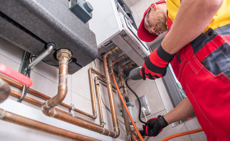 Professional Gas Heating Technician With Natural Gas Detector De